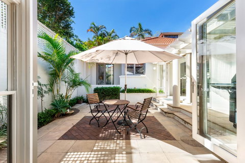 Kensington Self-Contained Modern House (89BROM) - Accommodation in Brisbane 3