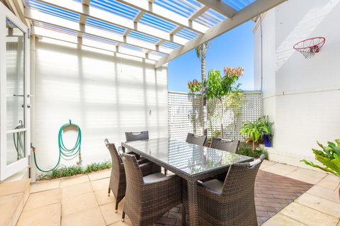 Kensington Self-Contained Modern House (89BROM) - Accommodation in Brisbane 9