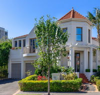 Kensington Self-Contained Modern House 89BROM - Accommodation in Brisbane