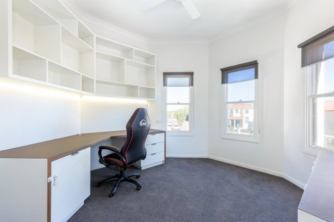 Kensington Self-Contained Modern House (89BROM) - Accommodation in Brisbane 11