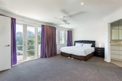 Kensington Self-Contained Modern House (89BROM) - Accommodation in Brisbane 1
