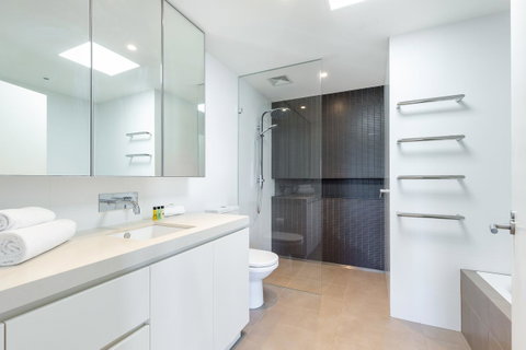 Kensington Self-Contained Modern House (89BROM) - Accommodation in Brisbane 10