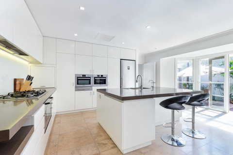 Kensington Self-Contained Modern House (89BROM) - Accommodation in Brisbane 17