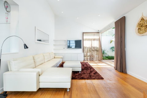 Kensington Self-Contained Modern House (89BROM) - Accommodation in Brisbane 15
