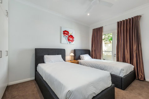 Kensington Self-Contained Modern House (89BROM) - Accommodation in Brisbane 12