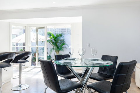Kensington Self-Contained Modern House (89BROM) - Accommodation in Brisbane 8