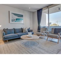 Oceanside Elegance At Superb Home Steps From Sand - Accommodation in Brisbane