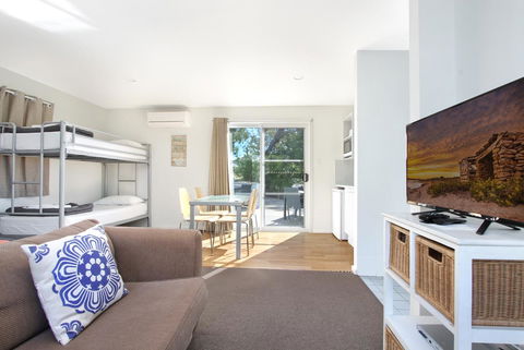 Huskisson Holiday Motel Cabins - Accommodation in Brisbane 1