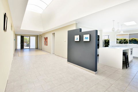 Neptune I Absolute Beachfront I Stunning Views - Accommodation in Brisbane 24