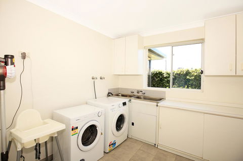 Neptune I Absolute Beachfront I Stunning Views - Accommodation in Brisbane 25