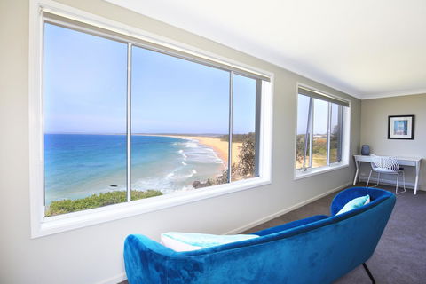 Neptune I Absolute Beachfront I Stunning Views - Accommodation in Brisbane 13