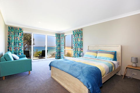Neptune I Absolute Beachfront I Stunning Views - Accommodation in Brisbane 16
