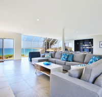 Neptune - Absolute Beachfront - Accommodation in Brisbane