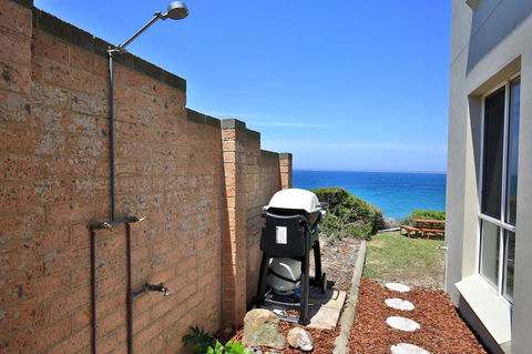 Neptune I Absolute Beachfront I Stunning Views - Accommodation in Brisbane 27
