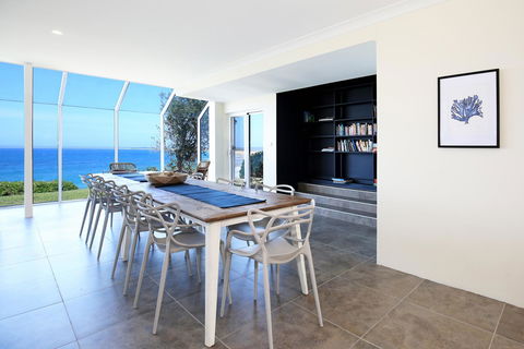 Neptune I Absolute Beachfront I Stunning Views - Accommodation in Brisbane 6