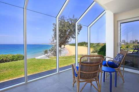 Neptune I Absolute Beachfront I Stunning Views - Accommodation in Brisbane 4