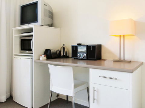 Oaks Nelson Bay Lure Suites - Accommodation in Brisbane 12