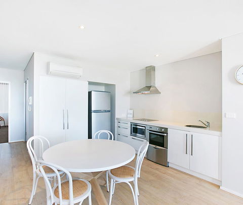 Oaks Nelson Bay Lure Suites - Accommodation in Brisbane 1