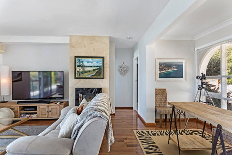 Phuza Maningi 17 Myan Close - Accommodation in Brisbane 5