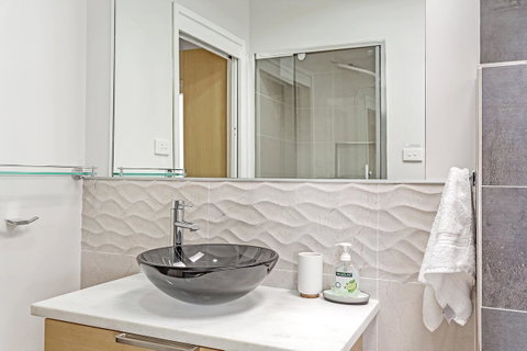 Phuza Maningi 17 Myan Close - Accommodation in Brisbane 13