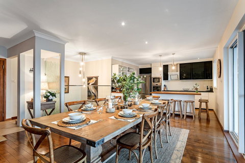 Phuza Maningi 17 Myan Close - Accommodation in Brisbane 7