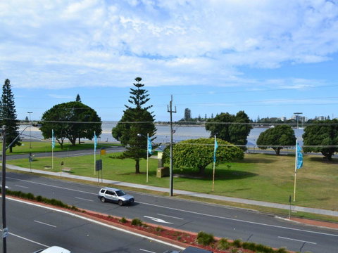 Oxley 8 At Tuncurry - Accommodation in Brisbane 1