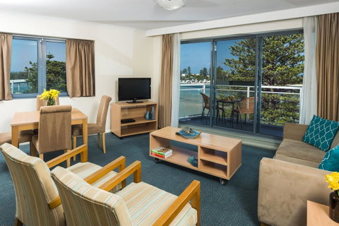Oaks The Entrance Waterfront Suites - Accommodation in Brisbane 2