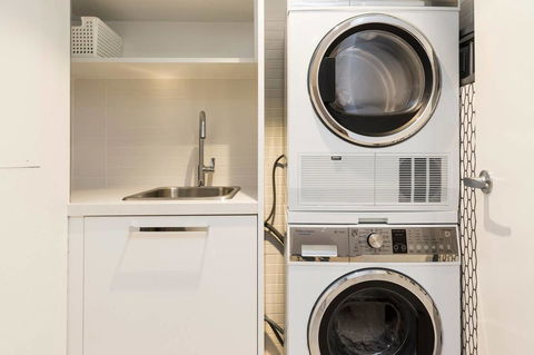 Nobbs Â· Executive 2 Storey Sydney Apartment With Pool - Accommodation in Brisbane 11