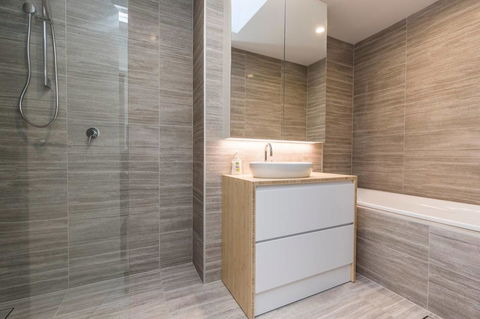 Nobbs Â· Executive 2 Storey Sydney Apartment With Pool - Accommodation in Brisbane 10
