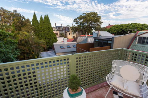 Nobbs Â· Executive 2 Storey Sydney Apartment With Pool - Accommodation in Brisbane 16