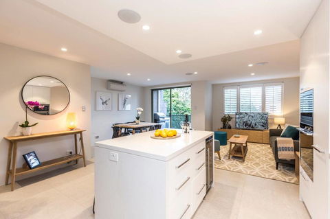Nobbs Â· Executive 2 Storey Sydney Apartment With Pool - Accommodation in Brisbane 2