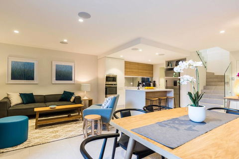 Nobbs Â· Executive 2 Storey Sydney Apartment With Pool - Accommodation in Brisbane 1