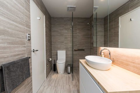 Nobbs Â· Executive 2 Storey Sydney Apartment With Pool - Accommodation in Brisbane 9