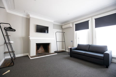 Horse And Jockey Hotel Homebush - Accommodation in Brisbane 2