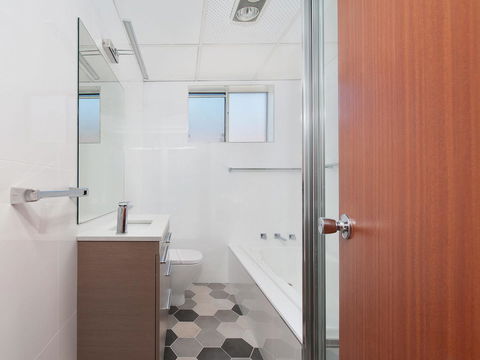 Victoria Parade, Kiah, Unit 10, 53 - Accommodation in Brisbane 11