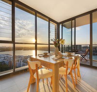 Stunning Sunset Water View 2BEDs on High Rises - Accommodation in Brisbane