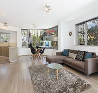 Lower Bridge and Sails - Executive 2BR Darlinghurst Apartment with Balcony and Rooftop Views - Accommodation in Brisbane