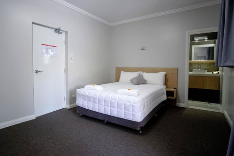 Lakes And Ocean Hotel Forster - Accommodation in Brisbane 13