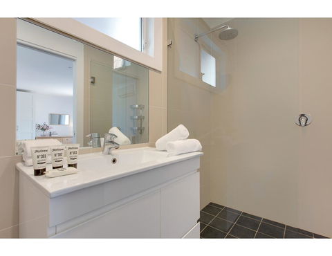 Spacious Cottage With Views, 10 Mins From The City - Accommodation in Brisbane 4