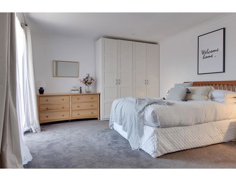 Spacious Cottage With Views, 10 Mins From The City - Accommodation in Brisbane 1
