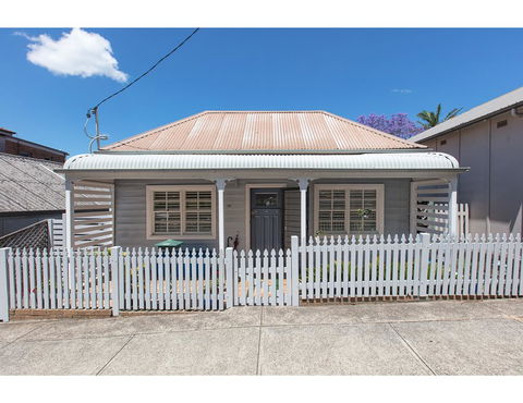 Spacious Cottage With Views, 10 Mins From The City - Accommodation in Brisbane 19