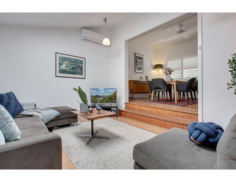 Spacious Cottage With Views, 10 Mins From The City - Accommodation in Brisbane 0