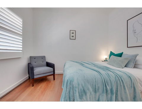 Spacious Cottage With Views, 10 Mins From The City - Accommodation in Brisbane 12