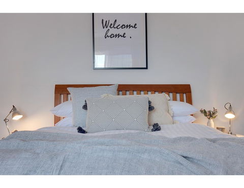 Spacious Cottage With Views, 10 Mins From The City - Accommodation in Brisbane 2
