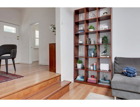 Spacious Cottage With Views, 10 Mins From The City - Accommodation in Brisbane 18