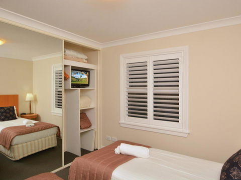 Villa De Saran Located Within Cypress Lakes - Accommodation in Brisbane 10