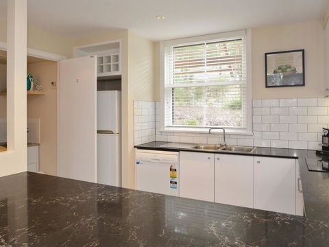 Villa De Saran Located Within Cypress Lakes - Accommodation in Brisbane 3