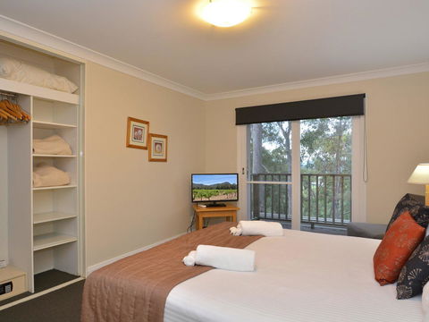 Villa De Saran Located Within Cypress Lakes - Accommodation in Brisbane 1