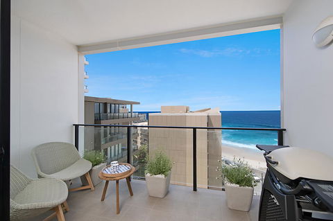 Arena Luxury Beachfront Apartment - Accommodation in Brisbane 14