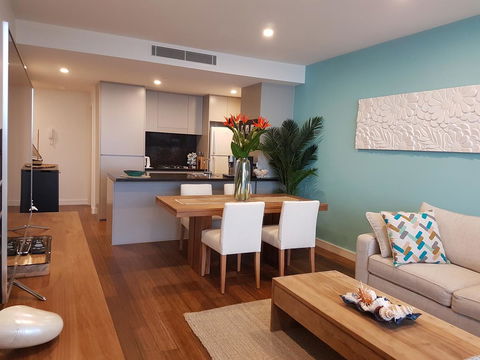 Arena Luxury Beachfront Apartment - Accommodation in Brisbane 39